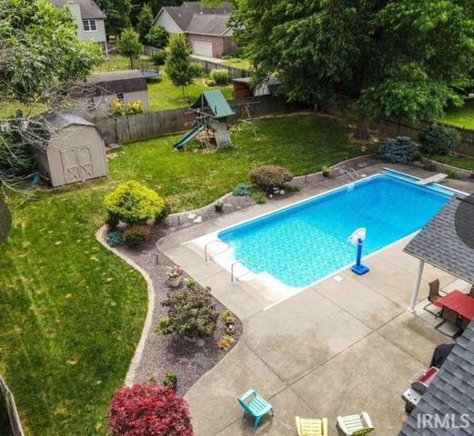 8855 Hickory Lane, Newburgh, IN 47630