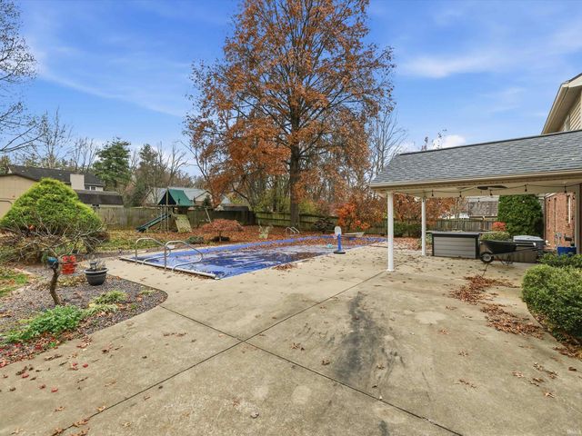 8855 Hickory Lane, Newburgh, IN 47630