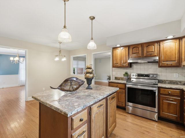 8855 Hickory Lane, Newburgh, IN 47630