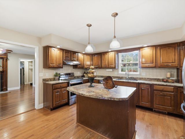 8855 Hickory Lane, Newburgh, IN 47630