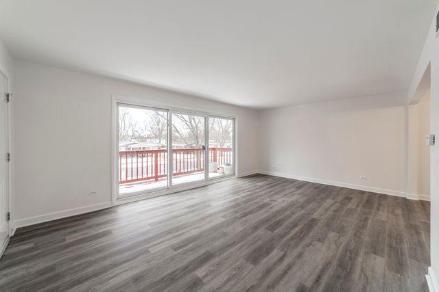 518 N Roberts Drive 2a, Glenwood, IL 60425