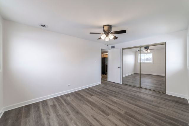 518 N Roberts Drive 2a, Glenwood, IL 60425