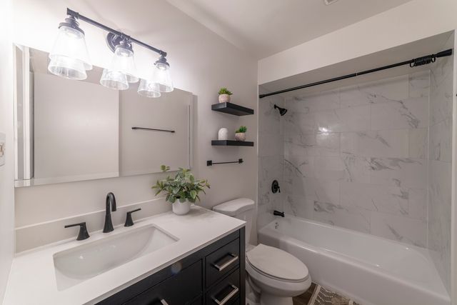 518 N Roberts Drive 2a, Glenwood, IL 60425