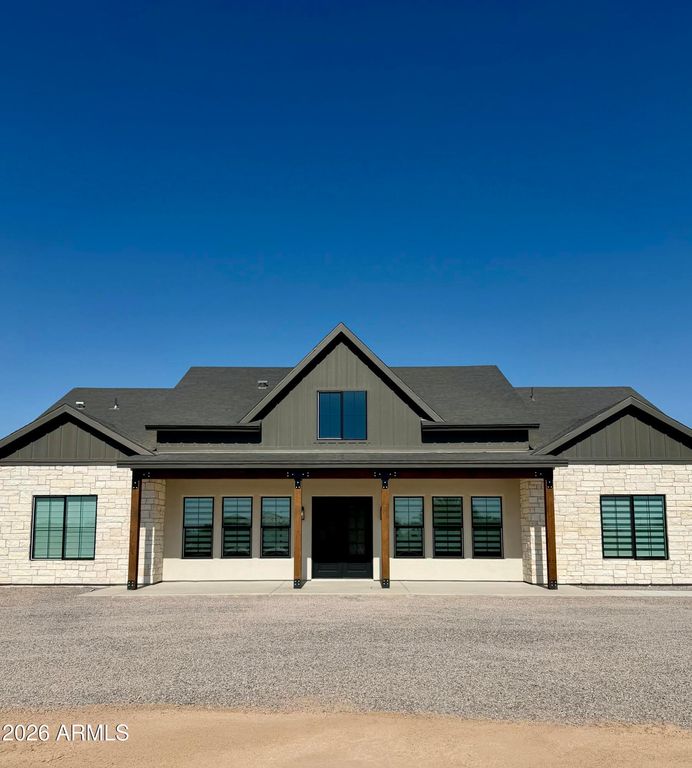 Image 1 of property listing at 391 S Jericho Road, Casa Grande, AZ 85194