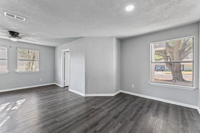 1606 Old Tract RD, Pflugerville, TX 78660