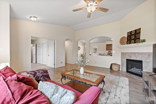 10806 Valverde Drive, Bakersfield, CA 93311