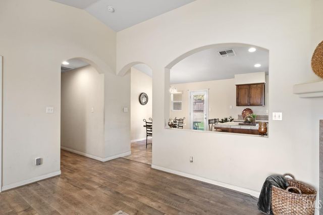 10806 Valverde Drive, Bakersfield, CA 93311