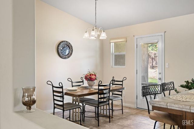 10806 Valverde Drive, Bakersfield, CA 93311