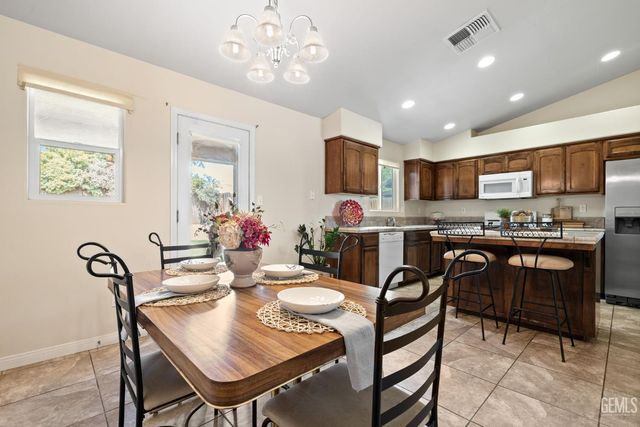 10806 Valverde Drive, Bakersfield, CA 93311