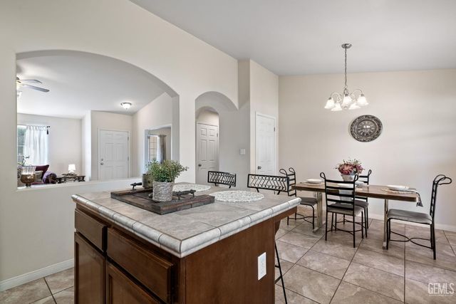 10806 Valverde Drive, Bakersfield, CA 93311