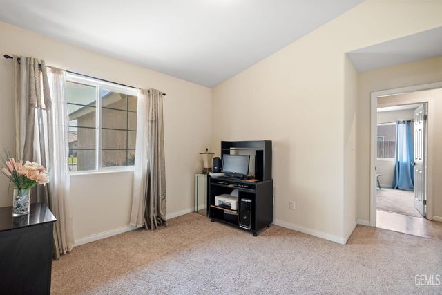 10806 Valverde Drive, Bakersfield, CA 93311