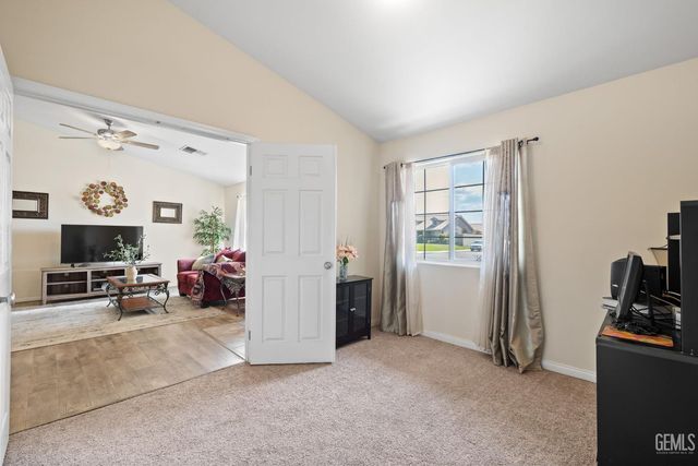 10806 Valverde Drive, Bakersfield, CA 93311