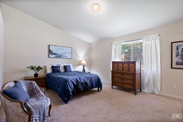 10806 Valverde Drive, Bakersfield, CA 93311