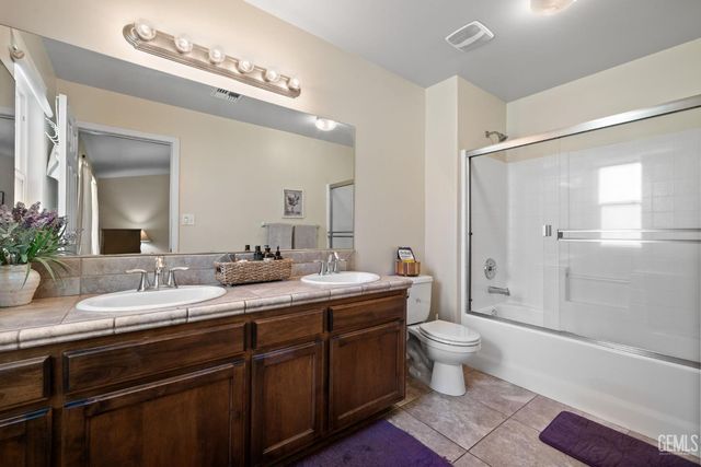 10806 Valverde Drive, Bakersfield, CA 93311