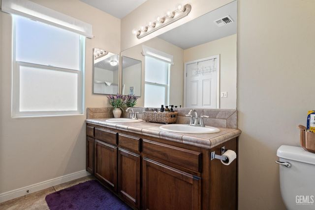 10806 Valverde Drive, Bakersfield, CA 93311