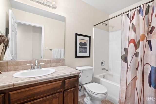 10806 Valverde Drive, Bakersfield, CA 93311