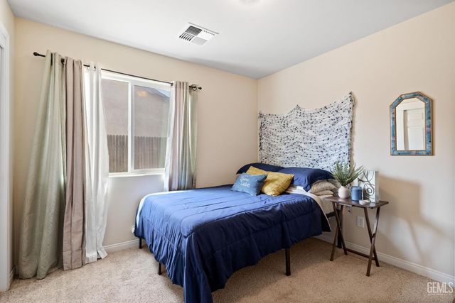 10806 Valverde Drive, Bakersfield, CA 93311