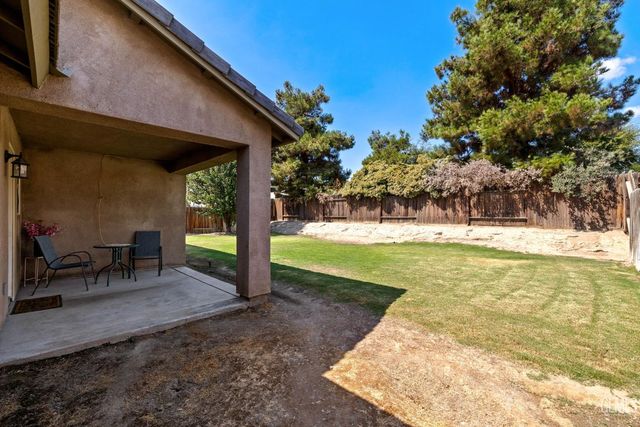 10806 Valverde Drive, Bakersfield, CA 93311