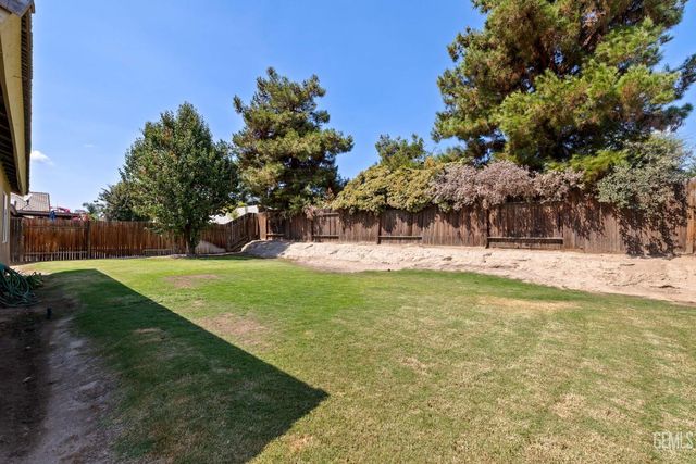 10806 Valverde Drive, Bakersfield, CA 93311