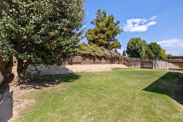 10806 Valverde Drive, Bakersfield, CA 93311