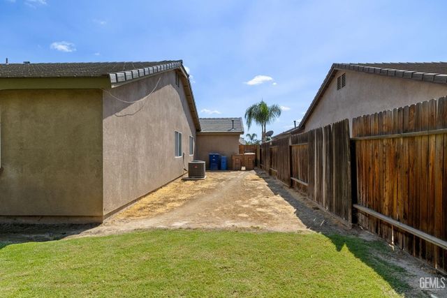 10806 Valverde Drive, Bakersfield, CA 93311