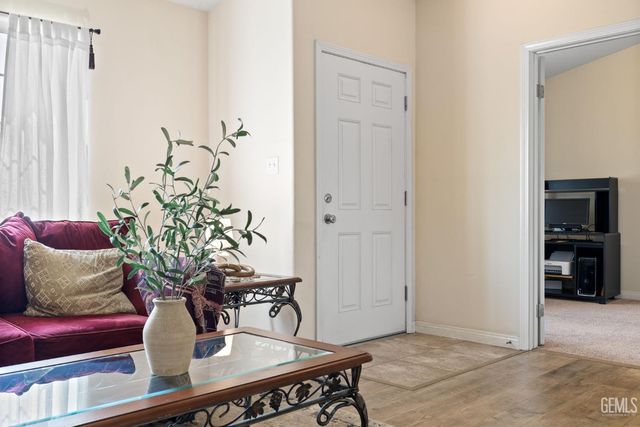 10806 Valverde Drive, Bakersfield, CA 93311