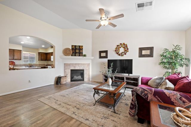 10806 Valverde Drive, Bakersfield, CA 93311