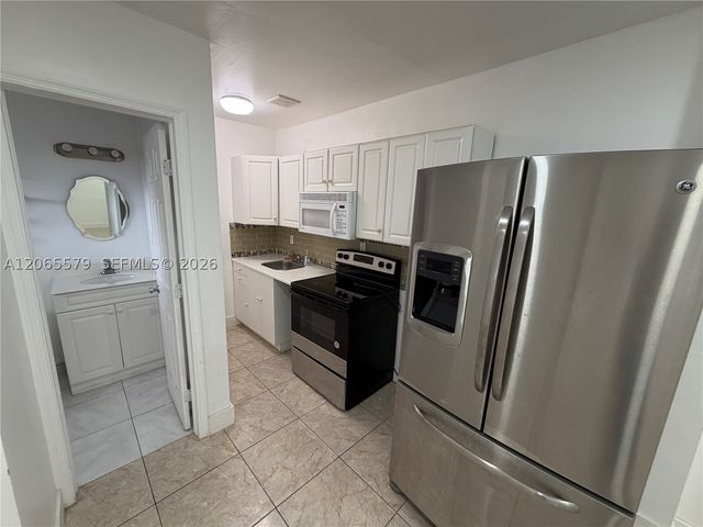 5803 Buchanan St, Hollywood, FL 33021