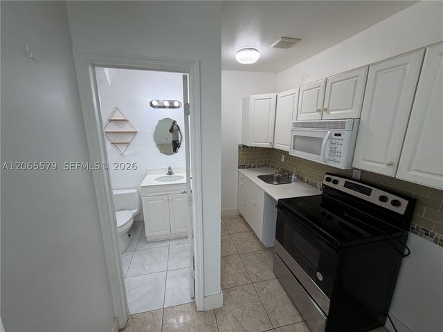 5803 Buchanan St, Hollywood, FL 33021