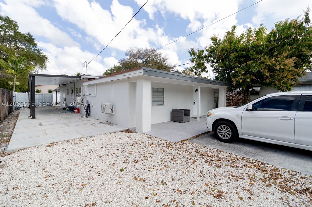 5803 Buchanan St, Hollywood, FL 33021
