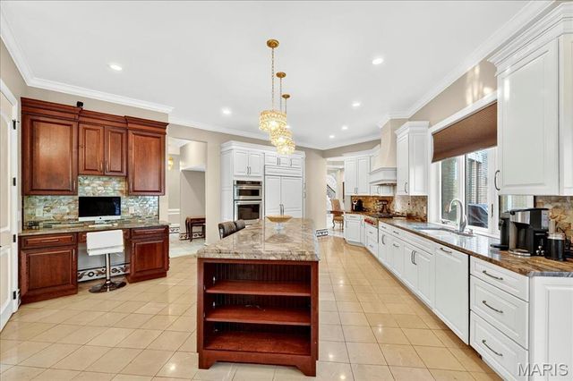 13354 Thornhill Drive, St Louis, MO 63131
