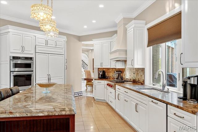13354 Thornhill Drive, St Louis, MO 63131