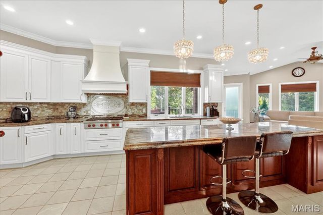 13354 Thornhill Drive, St Louis, MO 63131