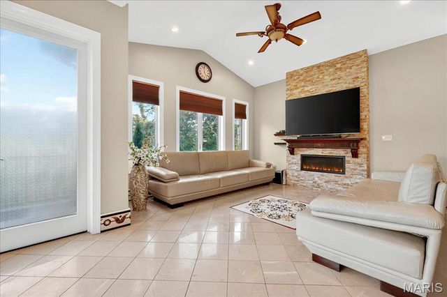 13354 Thornhill Drive, St Louis, MO 63131