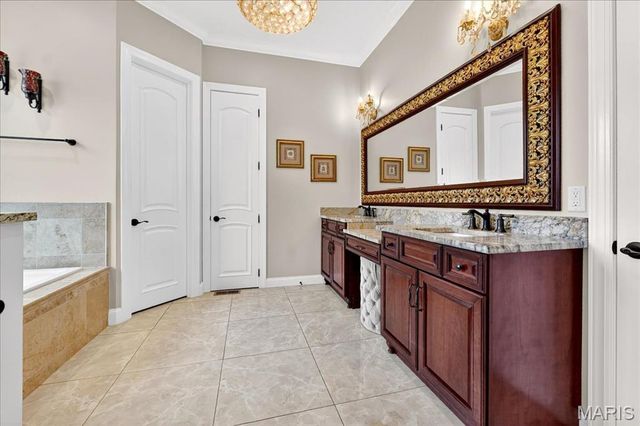 13354 Thornhill Drive, St Louis, MO 63131