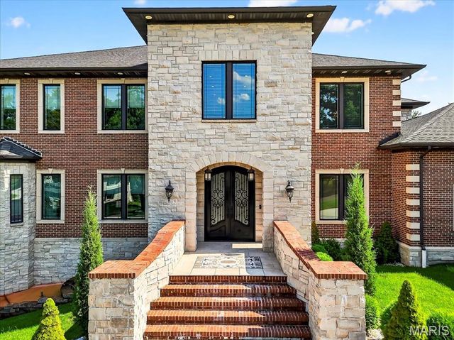 13354 Thornhill Drive, St Louis, MO 63131