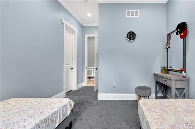 13354 Thornhill Drive, St Louis, MO 63131