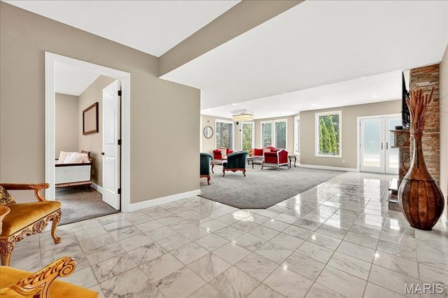 13354 Thornhill Drive, St Louis, MO 63131