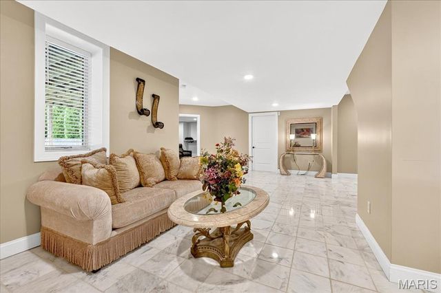 13354 Thornhill Drive, St Louis, MO 63131