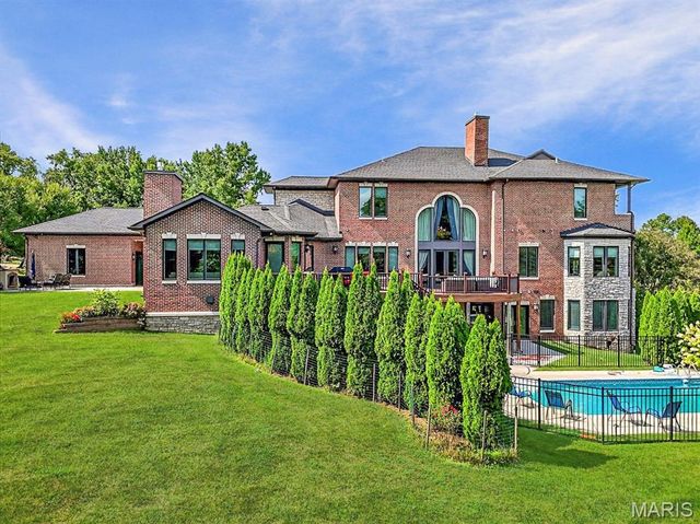 13354 Thornhill Drive, St Louis, MO 63131