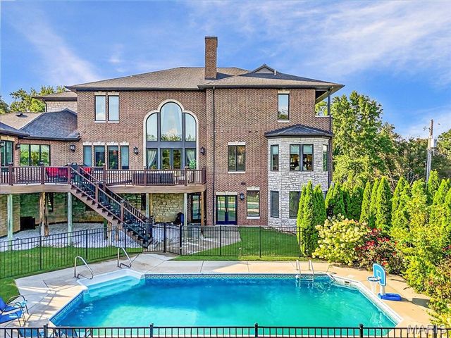 13354 Thornhill Drive, St Louis, MO 63131