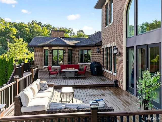 13354 Thornhill Drive, St Louis, MO 63131