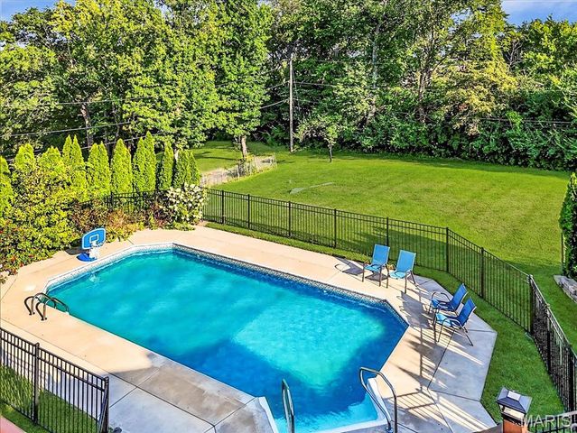 13354 Thornhill Drive, St Louis, MO 63131
