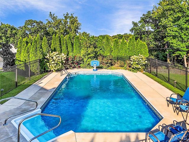 13354 Thornhill Drive, St Louis, MO 63131