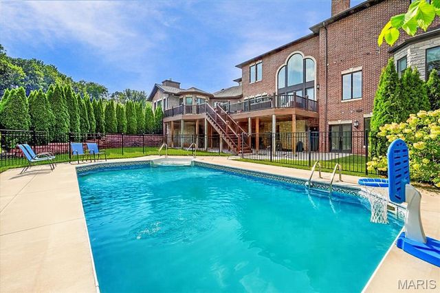 13354 Thornhill Drive, St Louis, MO 63131