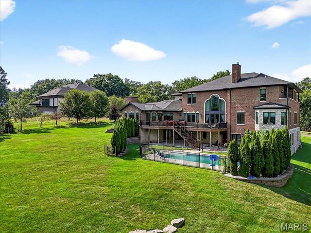 13354 Thornhill Drive, St Louis, MO 63131