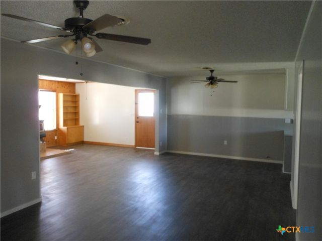 1441 Robin Lane, Seguin, TX 78155