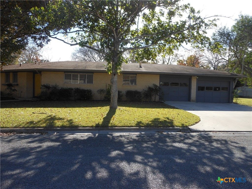 1441 Robin Lane, Seguin, TX 78155