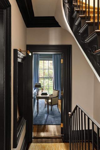 244 E 49th Street, New York City, NY 10017