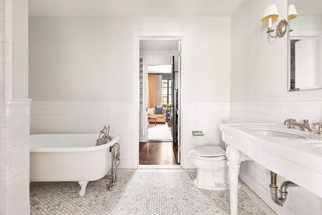 244 E 49th Street, New York City, NY 10017